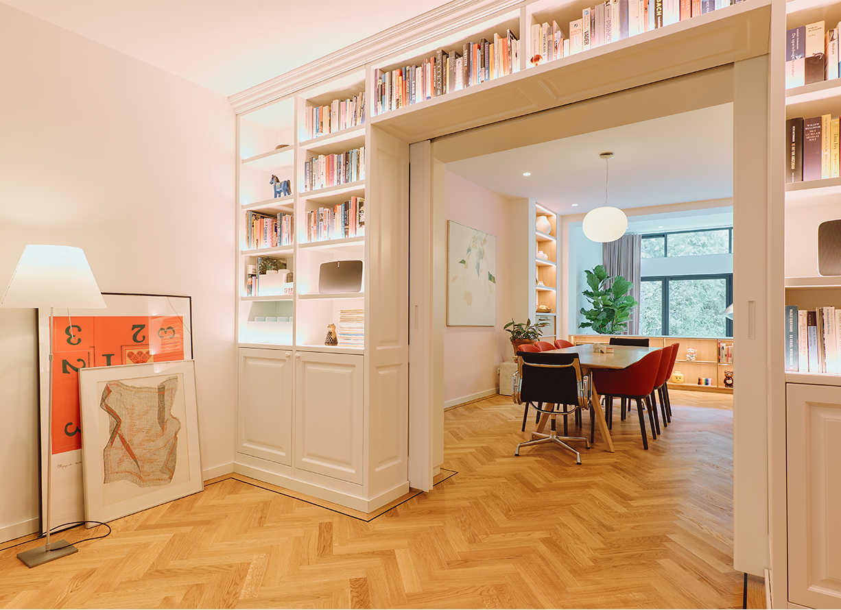 Kamer-en-suite met ingebouwde boekenkasten aan de Boezemsingel in Rotterdam