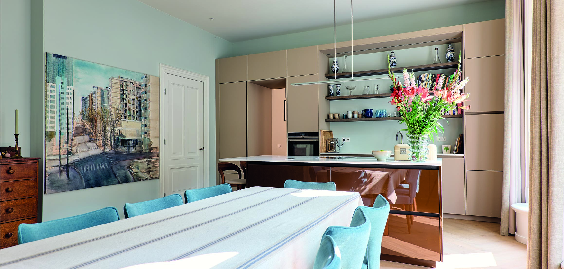 Eettafel voor maatwerk keuken aan de Eendrachtsweg in Rotterdam