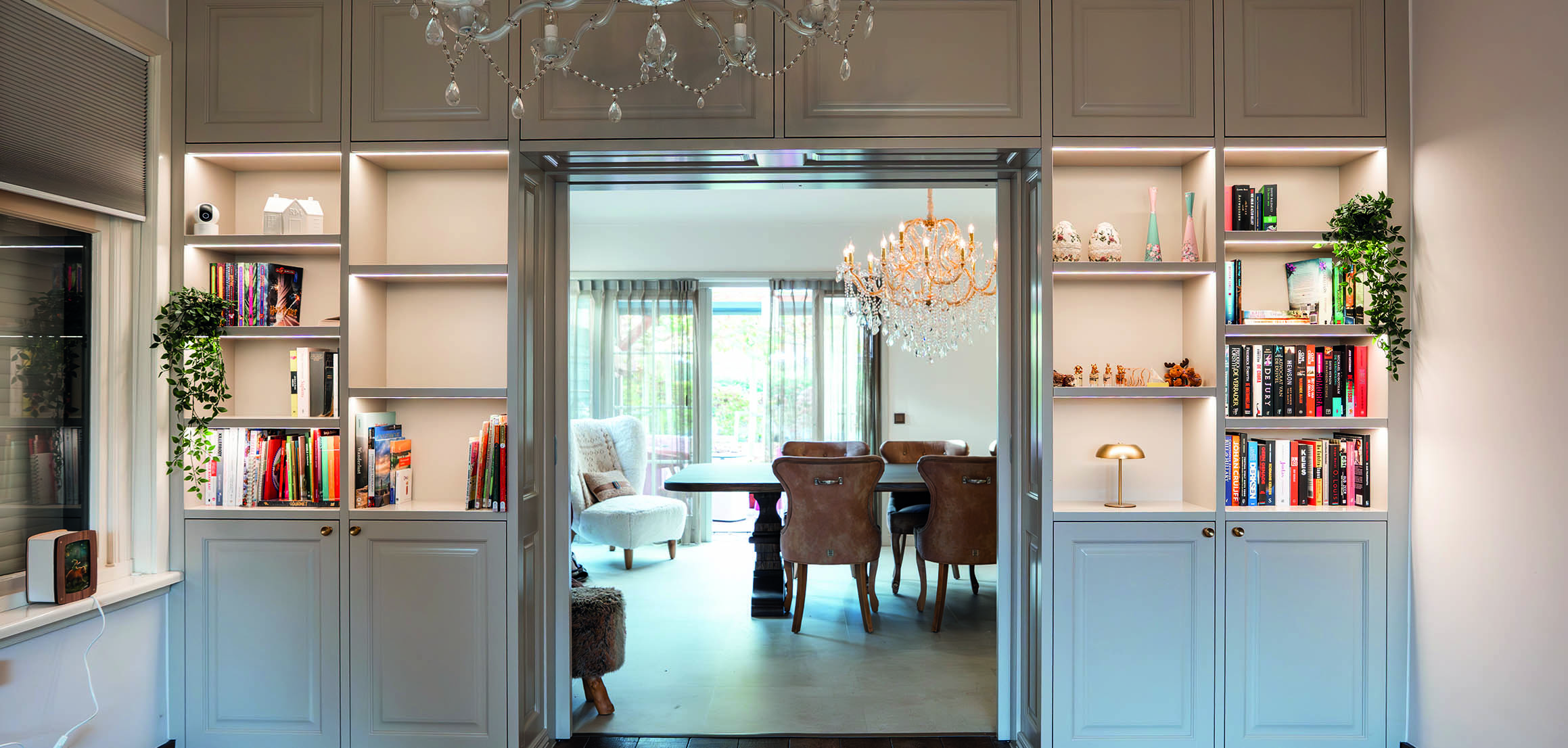 Kamer-en-suite met ingebouwde kasten aan de Kerkweg