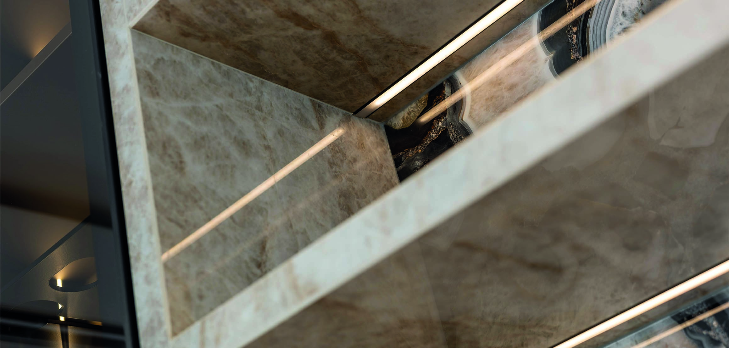 Maatwerk plank met ledverlichting in Warmond